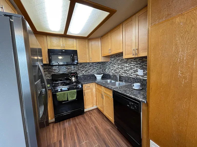 5251 Willowcrest Ave #5 — Photo 45