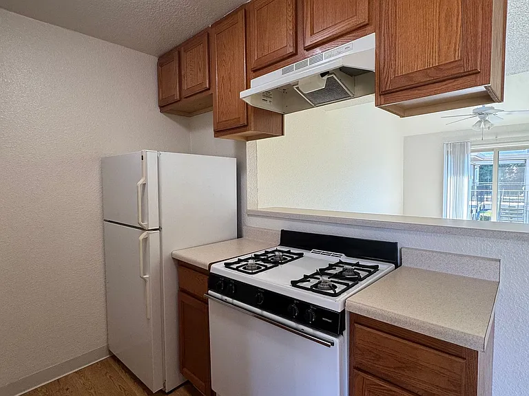 2950 Portage Bay — Photo 16