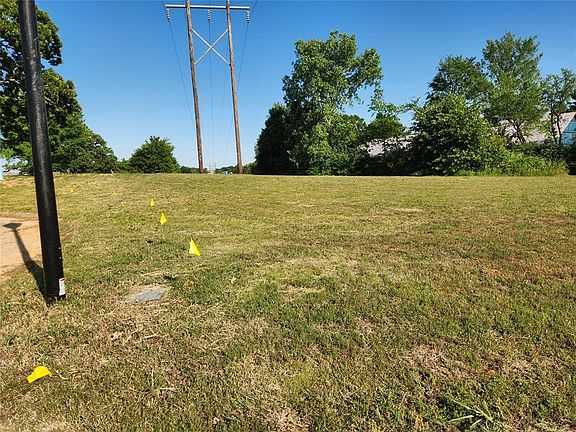 2nd image of 12 Whippoorwill Ave #12