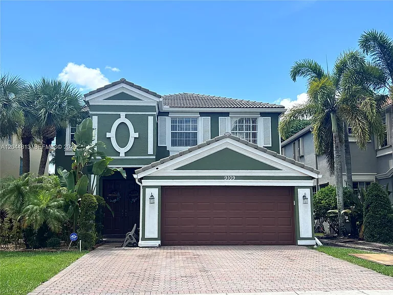 9109 Dupont Pl — Photo 2