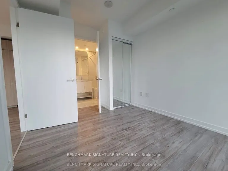 77 Shuter St #1810 — Photo 8