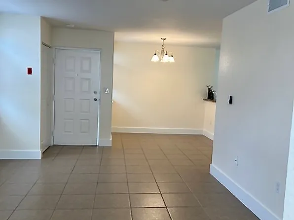 2811 N Oakland Forest Dr, Fort Lauderdale, FL