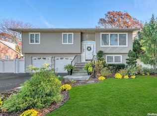 819 Sandra Ave, West Islip, NY 11795