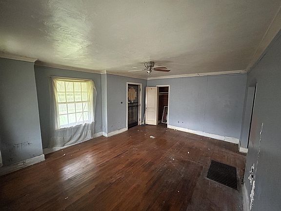 2nd image of 2774 Burns Ave