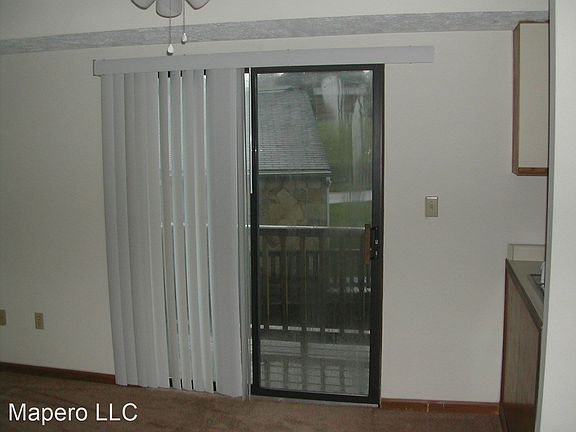 2nd image of 916 Stewart St #10