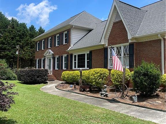 3rd image of 1452 Hillside Dr