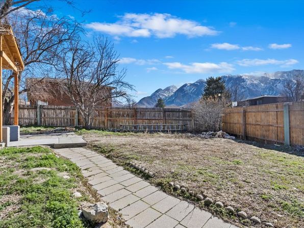 2067 E Gyrfalcon Ln, Sandy, UT 84092