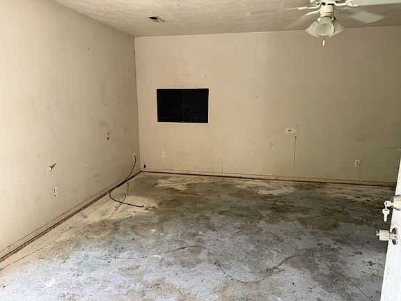 2nd image of 1011 Valley Road