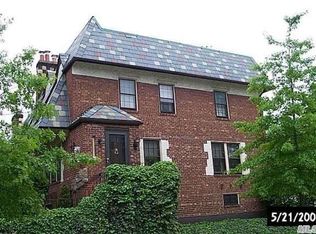 18 Dartmouth St, Valley Stream, NY 11581