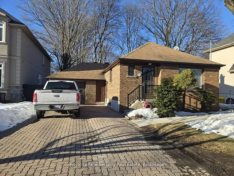 36 Noranda Dr #UPPER — Photo 1