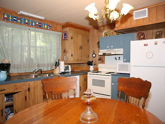 Retro Cozy Kitchen