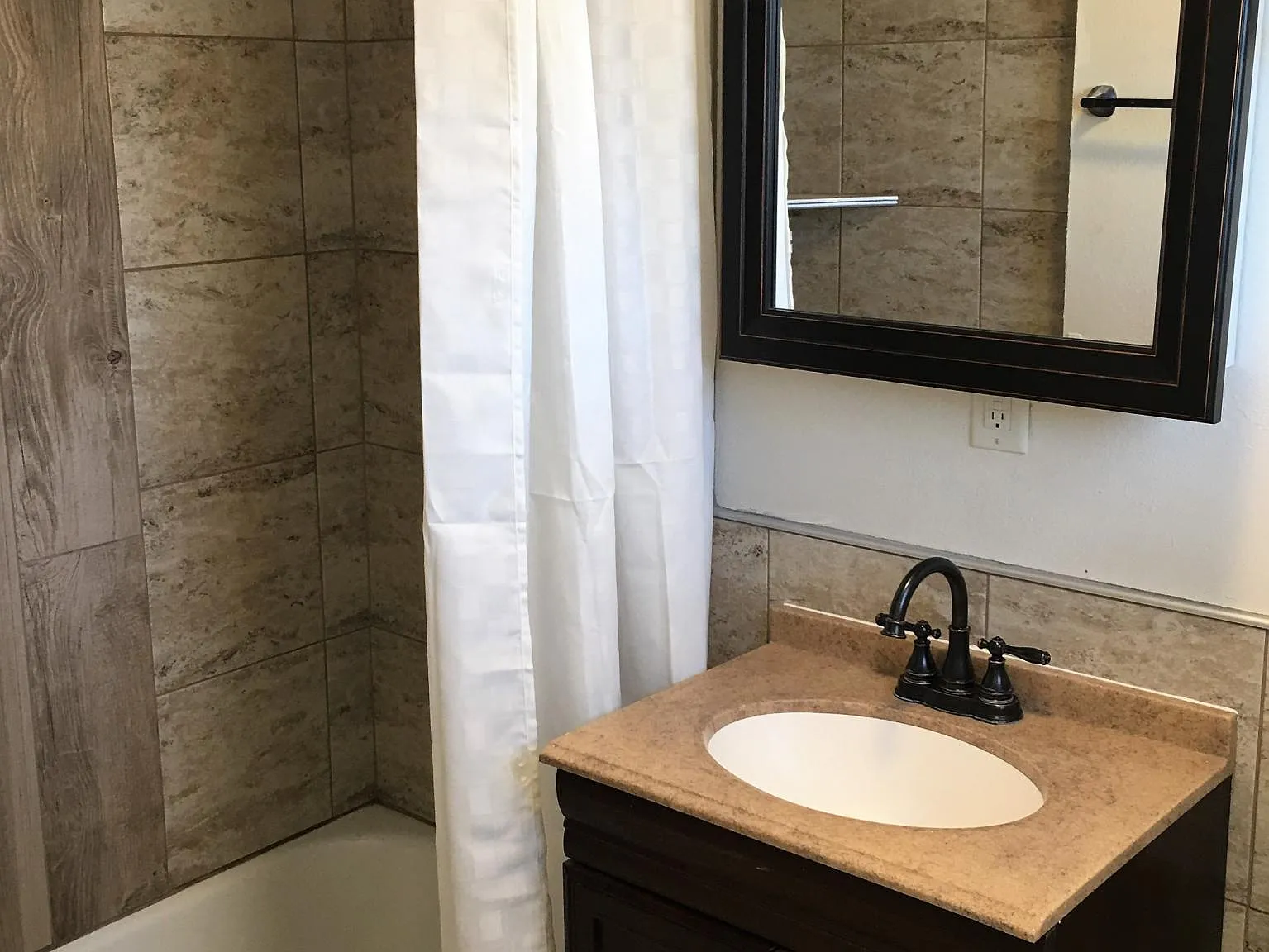 1 bed, 700 sqft, $995 — Photo 3