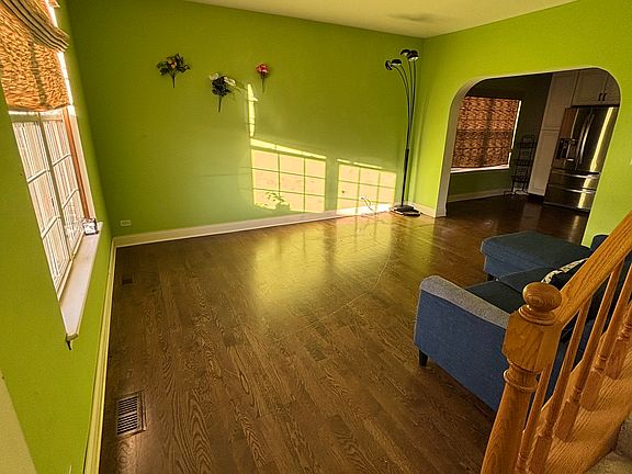 5th image of 1045 Greenbriar Dr