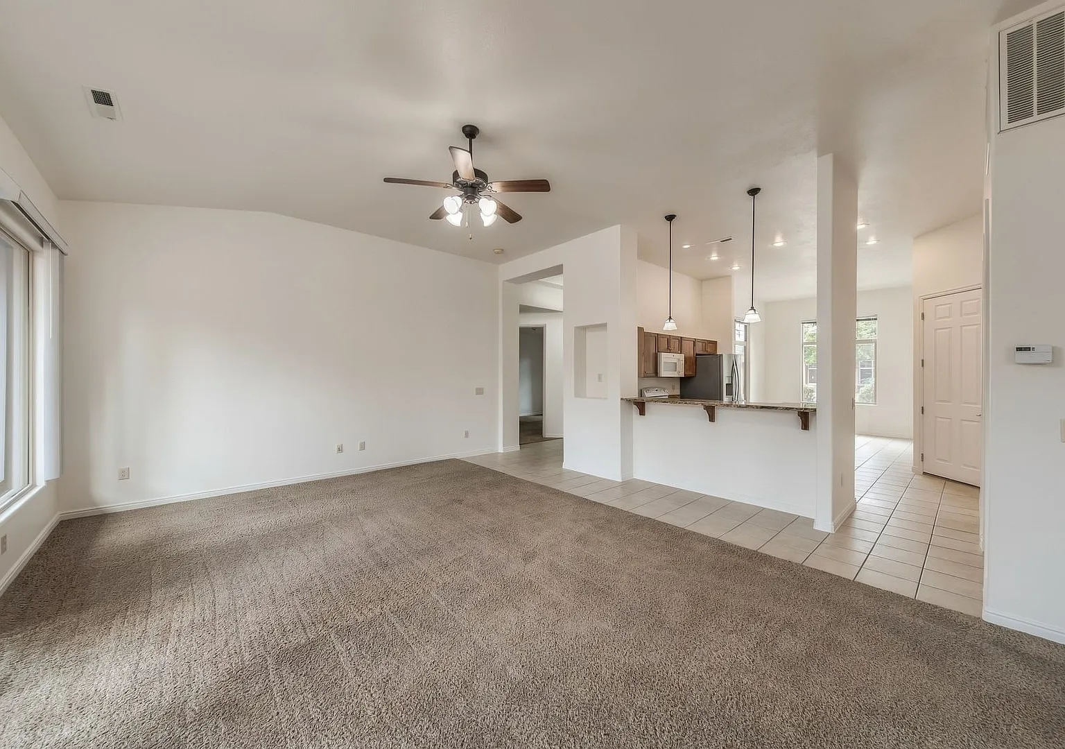 Beautiful 3 Bedroom Home in Ivins! — Photo 3