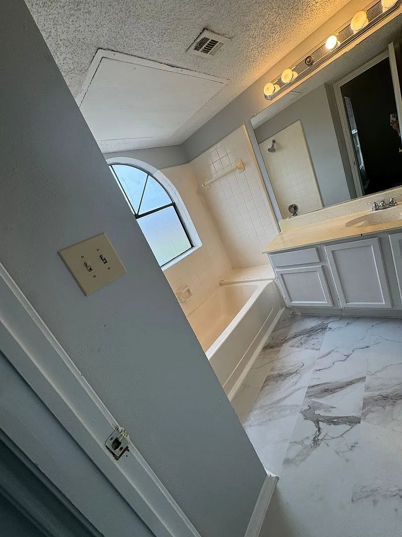 6108 Abrams Rd — Photo 4