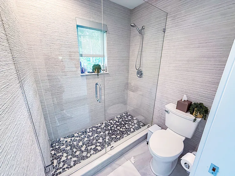 590 SW 6th Ave — Photo 11