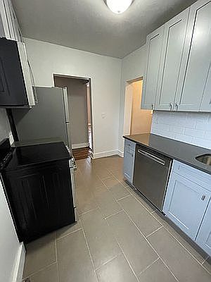 2nd image of 837 E 22nd St #101