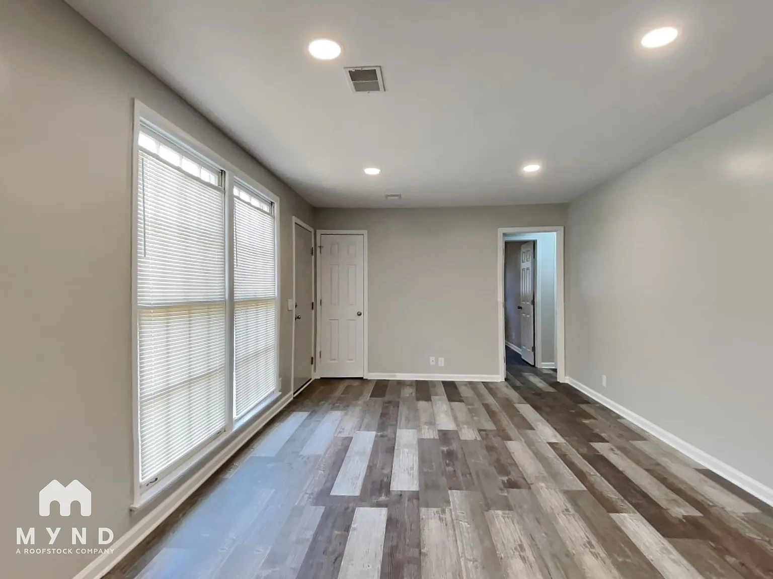 4 bed, 2.0 bath, 2100 sqft, $2,495 — Photo 2