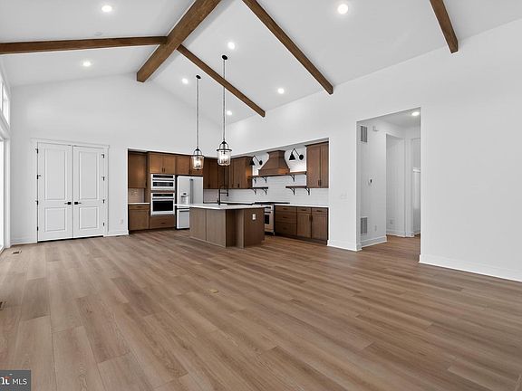 3rd image of 1914 Dixon Way