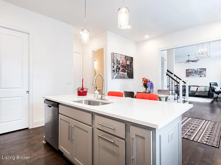 9507 Civic Way — Photo 17