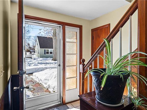 5th image of 77 Minto St