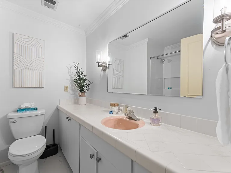 990 W Parkhill Dr — Photo 62