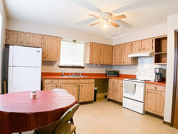 3rd image of 601 Brier Dr
