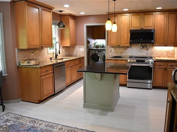 3rd image of 215 Hampton Woods Dr