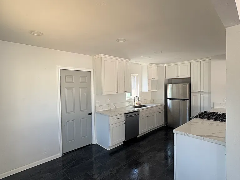 1222 Willowside Ter — Photo 8