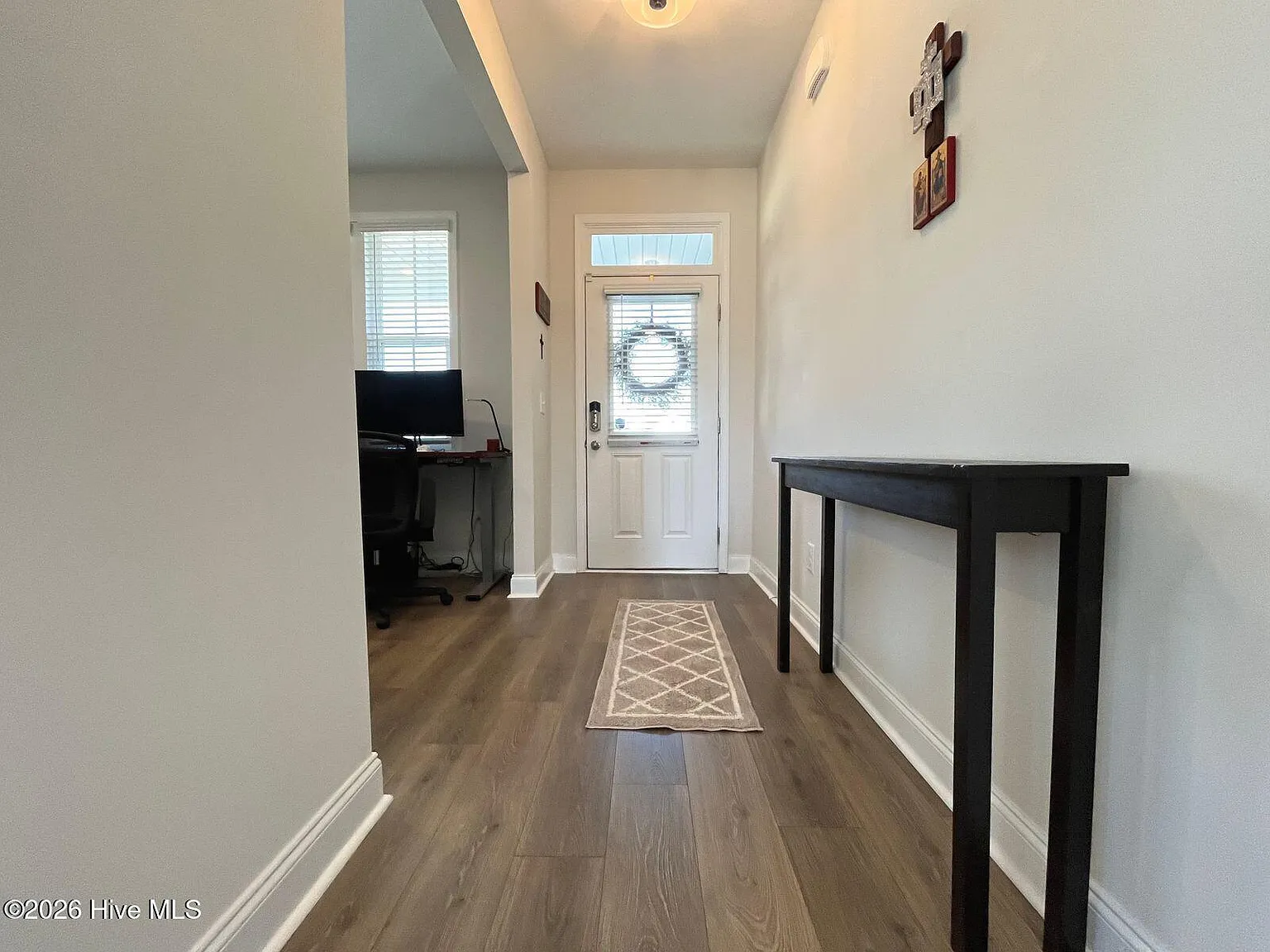 4 bed, 2.5 bath, 2363 sqft, $2,400 — Photo 3