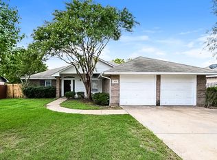 404 Roan Ln, Red Oak, TX