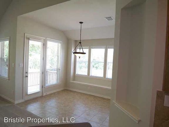3rd image of 3918 Harvey Penick Dr