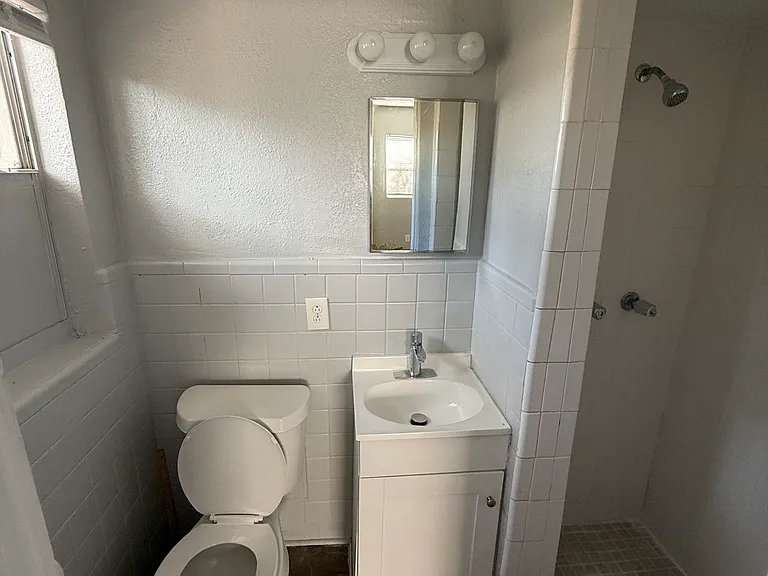 4012 Meadowbrook Ave — Photo 10