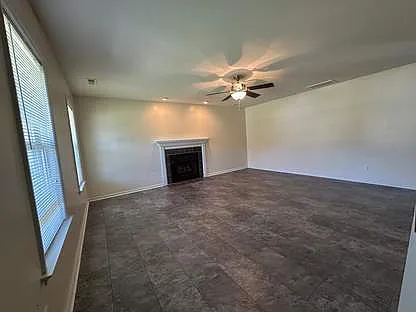 4 bed, 2.5 bath, 1785 sqft, $2,000 — Photo 3