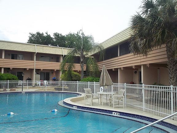 5th image of 2531 Country Club Dr #128
