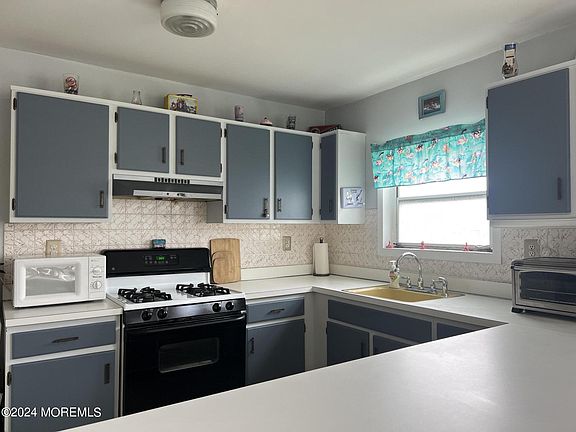 3rd image of 86 Bonaire Drive