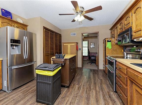 5th image of 5907 Woodside Ave