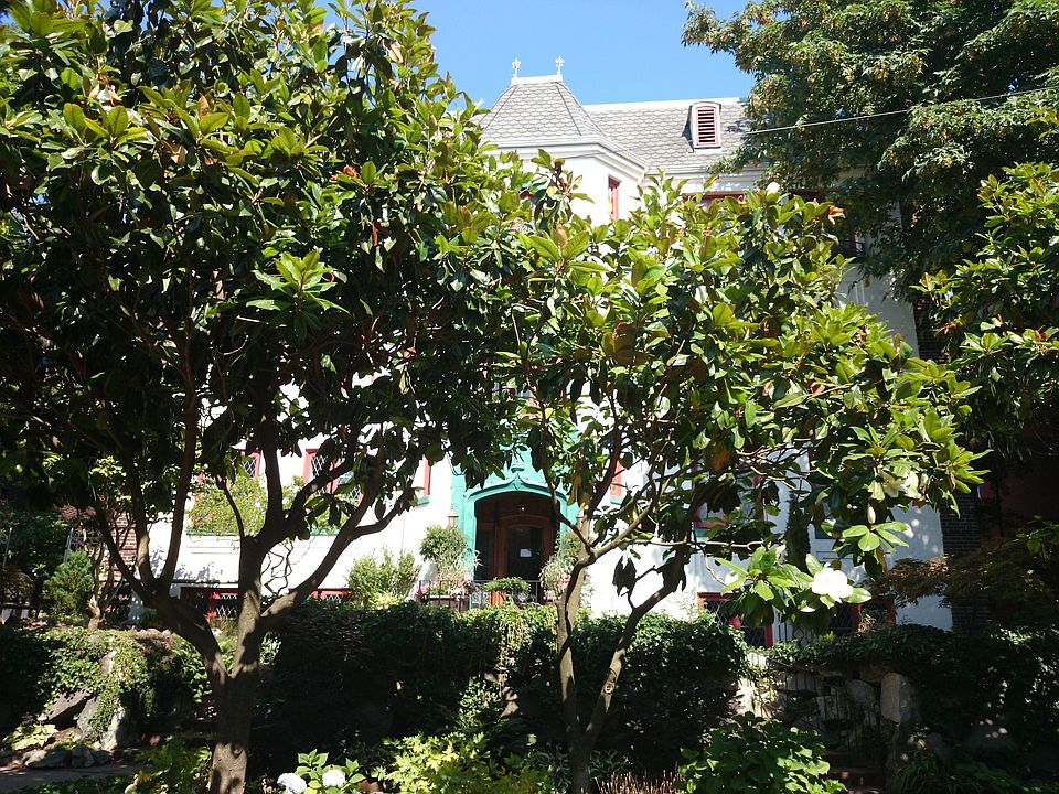 Building Photo 3