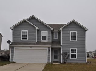 3271 Limber Pine Dr, Whiteland, IN 46184