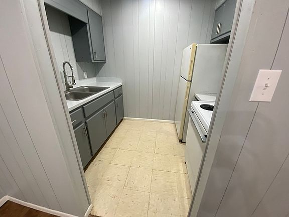 5th image of 301 E 4th St APT 11