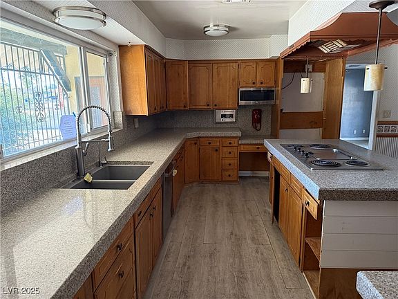 3rd image of 5028 Sawyer Ave