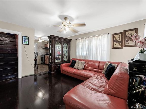 3rd image of 375 W Valley Stream Boulevard