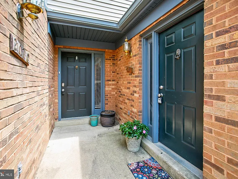 2107 N Rolfe St #D — Photo 2