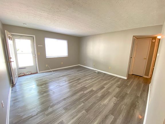 3rd image of 379 Wyandotte Ave APT 3