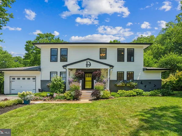 8122 Elizabeth Rd, Pasadena, MD 21122