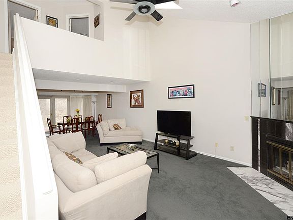 3rd image of 3 Lillian Ln