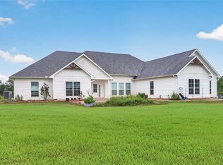 22519 Chenango Lake Dr, Angleton, TX 77515