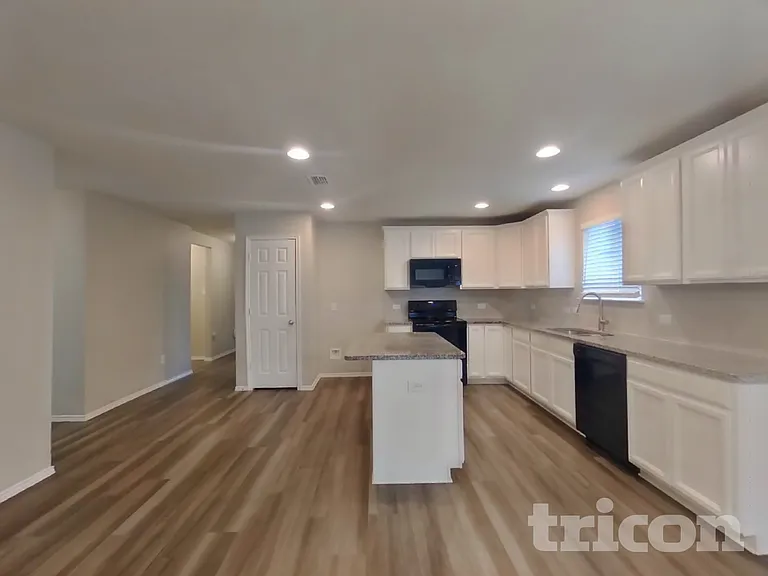 1023 Spofford Dr — Photo 8