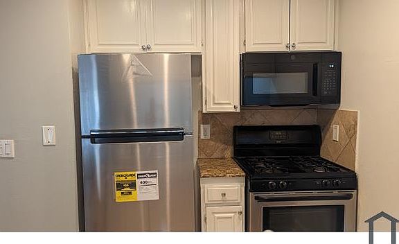 5th image of 7045 Woodley Ave Unit 108