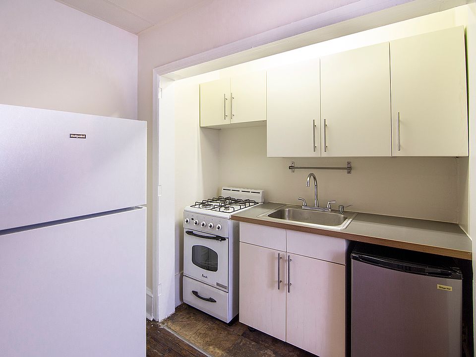 3M Studio $1195 for a early Aug move in.